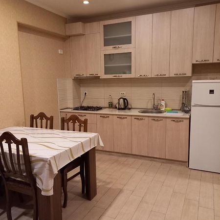 Grigol'S Apartament Tbilisi Bagian luar foto